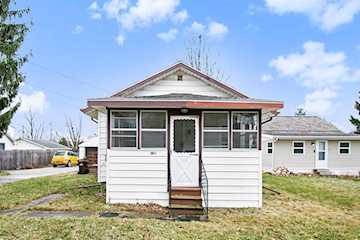 1015 Pearl St in Dewitt Twp, MI Photo 2