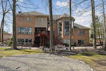 1449 Gleneagles in Highland Twp, MI Photo 3