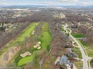 1449 Gleneagles in Highland Twp, MI Photo 4