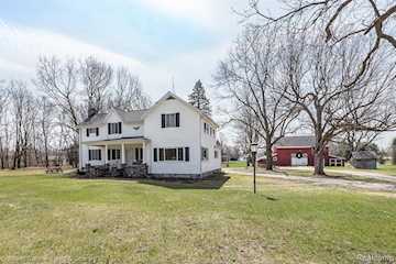 5185 Lobdell Rd in Tyrone Twp, MI Photo 2