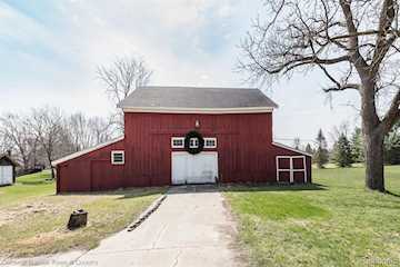 5185 Lobdell Rd in Tyrone Twp, MI Photo 5