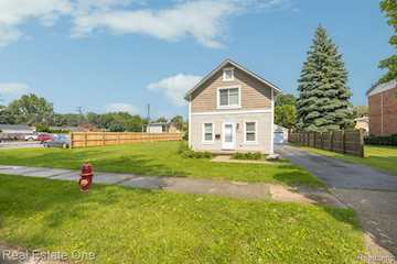 3420 Fairmont Rd in Royal Oak, MI Photo 3