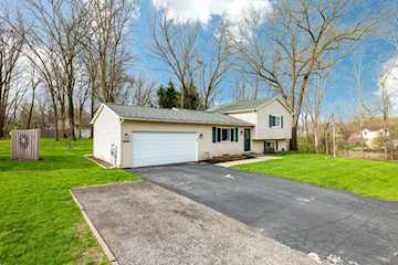 2932 Wilson Ave in Hamburg Twp, MI Photo 2