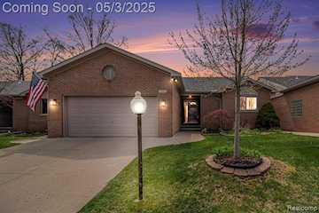 404 Walnut Dr #34 in South Lyon, MI Photo 2