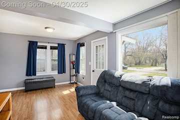 322 Astor Ave in Lansing, MI Photo 3