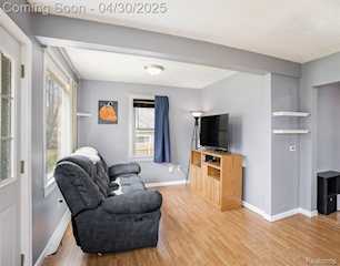 322 Astor Ave in Lansing, MI Photo 2
