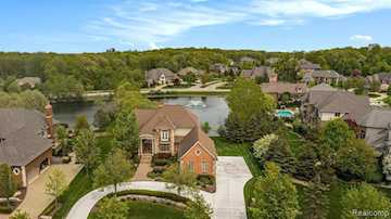 2832 Croftshire Ct in Rochester, MI Photo 3