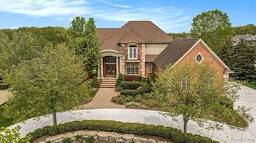 2832 Croftshire Ct in Rochester, MI Photo 2