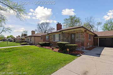 24091 Blackstone St in Oak Park, MI Photo 4