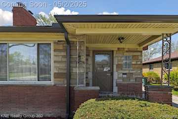 24091 Blackstone St in Oak Park, MI Photo 5