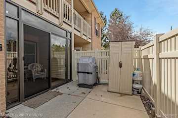 61161 Greenwood Dr in South Lyon, MI Photo 5