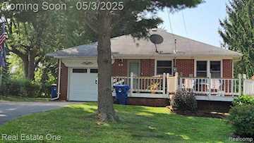 84 Lyford Rd in Waterford Twp, MI Photo 2