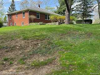 84 Lyford Rd in Waterford Twp, MI Photo 4