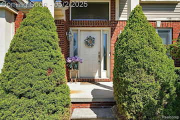 29762 Magnolia Dr in Lyon Twp, MI Photo 2