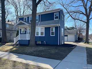985 W Hazelhurst St in Ferndale, MI Photo 2