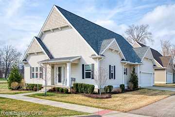 314 Dorchester Dr in Howell, MI Photo 2
