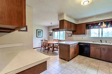 174 Knollwood Dr in Pinckney Vlg, MI Photo 4