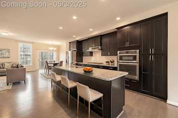2715 S Spurway Dr in Ann Arbor, MI Photo 3