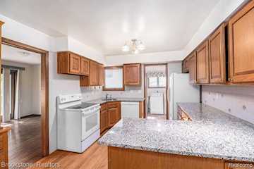 5797 Patterson Dr in Troy, MI Photo 3