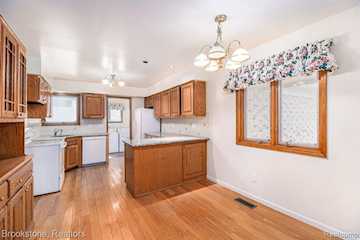 5797 Patterson Dr in Troy, MI Photo 4