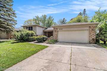 5797 Patterson Dr in Troy, MI Photo 2