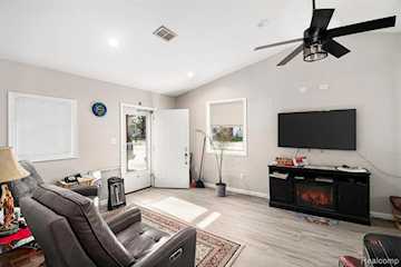 932 R G Curtiss Ave in Lansing, MI Photo 5