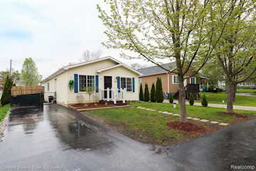 3325 Junior in Hamburg Twp, MI Photo 2