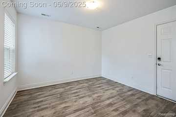 587 Anne Ave in Brighton, MI Photo 5