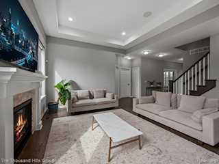 981 Corbin Rd in Rochester Hills, MI Photo 4