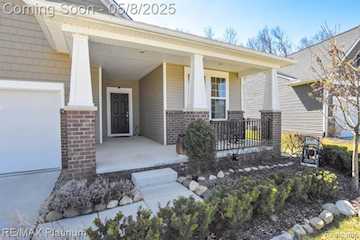 1068 Spring Trail in Brighton, MI Photo 5