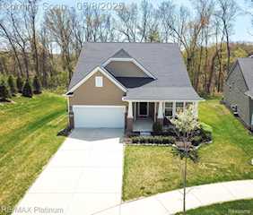 1068 Spring Trail in Brighton, MI Photo 3