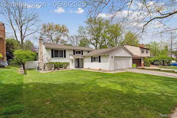 533 Langfield St in Northville, MI Photo 2