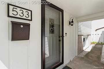 533 Langfield St in Northville, MI Photo 4