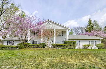 688 Uphill Rd in Milford Twp, MI Photo 4