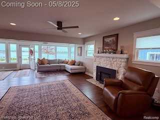 11952 N Main St in Green Oak Twp, MI Photo 2