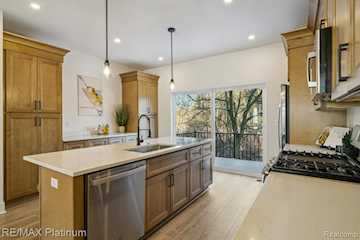 1687 Pinecroft Ln in Howell Twp, MI Photo 4