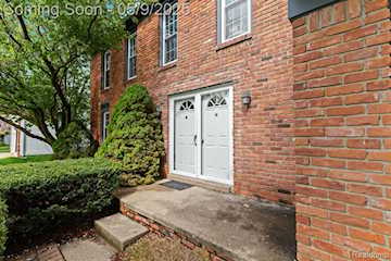 21950 Greentree Ln in Novi, MI Photo 3