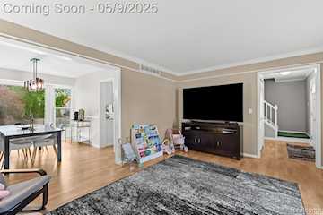 21950 Greentree Ln in Novi, MI Photo 5