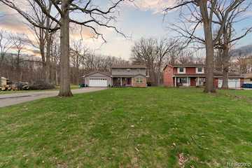 13196 Torrey Rd in Fenton Twp, MI Photo 2
