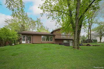 9550 Silverside in Green Oak Twp, MI Photo 2