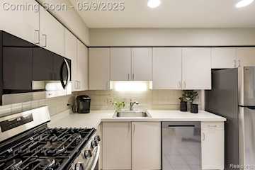 39507 Country Ln in Novi, MI Photo 3