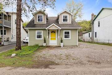 10281 Grove Dr in Green Oak Twp, MI Photo 2