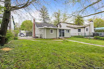 10281 Grove Dr in Green Oak Twp, MI Photo 3