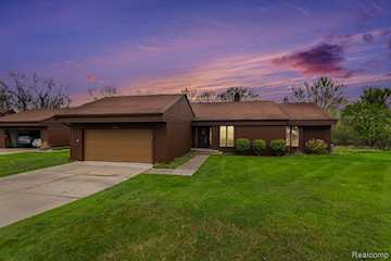 625 Applegate Ln in Grand Blanc, MI Photo 2