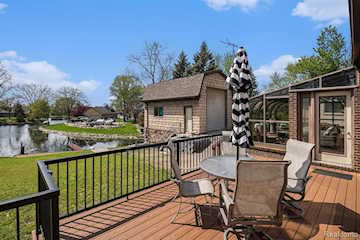 13386 N Fenton Rd in Fenton Twp, MI Photo 4