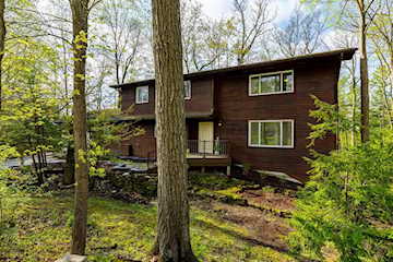 3949 Waldenwood Dr in Ann Arbor, MI Photo 2