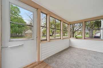 715 W Holmes Rd in Lansing, MI Photo 3