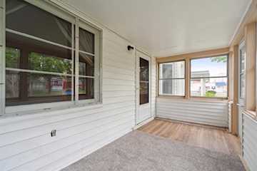 715 W Holmes Rd in Lansing, MI Photo 4