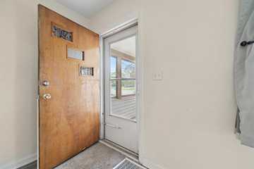 715 W Holmes Rd in Lansing, MI Photo 5