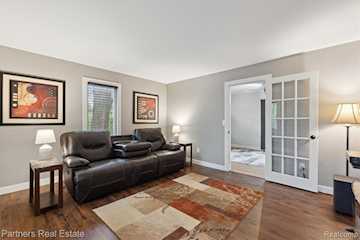 8600 2nd St in Dexter Twp, MI Photo 5